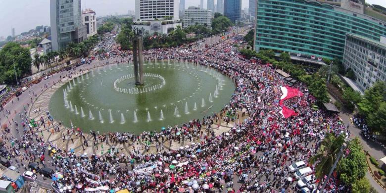 &#91;BEHID THE SCENE&#93; Rezeki Orang Kecil di Tengah Pesta Rakyat
