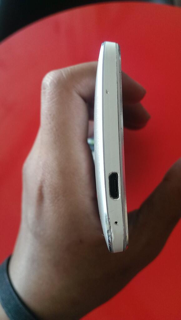 HTC M7 Verizon 32GB Silver Gsm/Cdma