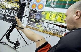 10 Hal Luar Biasa Yang Mampu Dilakukan Oleh Manusia Tanpa Lengan!