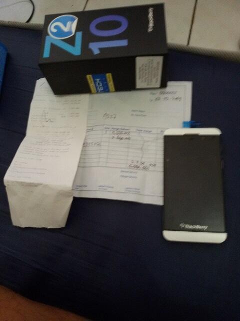 WTS Blackberry Z10 White Garansi CTN Masi 1thn lebih !