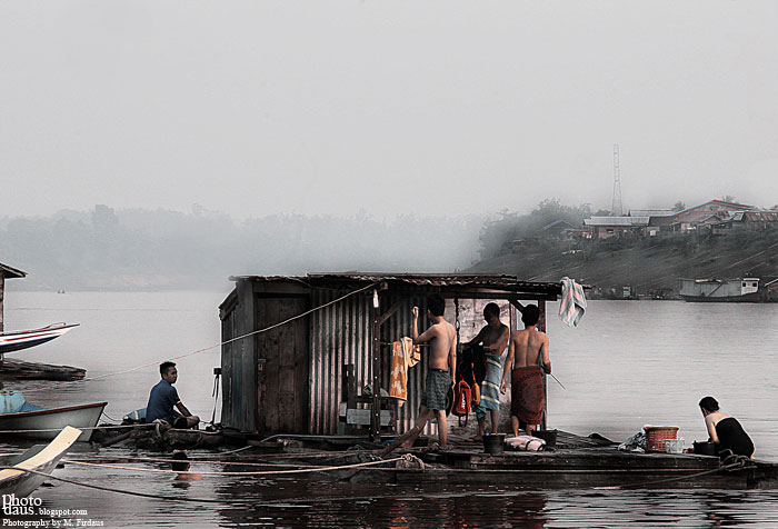 PAGI DI SISI SUNGAI KAPUAS JONGKONG KAPUAS HULU