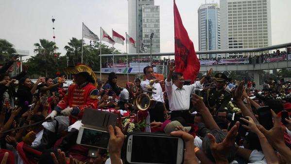 FOTO-FOTO AMAZING : Merinding, Inilah Presiden Yang Dicintai Rakyatnya 