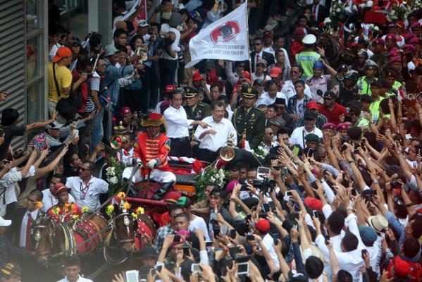 FOTO-FOTO AMAZING : Merinding, Inilah Presiden Yang Dicintai Rakyatnya 