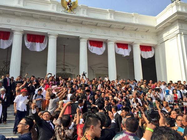 FOTO-FOTO AMAZING : Merinding, Inilah Presiden Yang Dicintai Rakyatnya 