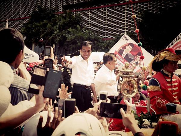 FOTO-FOTO AMAZING : Merinding, Inilah Presiden Yang Dicintai Rakyatnya 