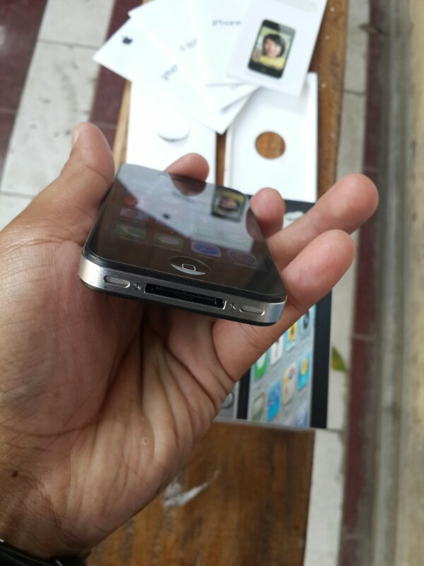 iphone 4 black 32gb FU mulus fullset COD Jogja