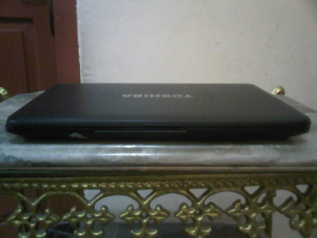 LAPTOP SLIM FULLSET TOSHIBA SATELITE C800 RAM 2GB HDD 500GB LIKE NEW PALEMBANG