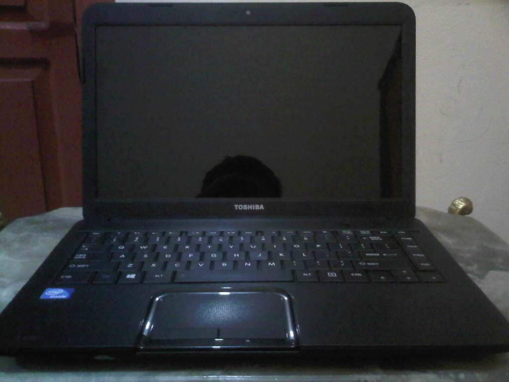 LAPTOP SLIM FULLSET TOSHIBA SATELITE C800 RAM 2GB HDD 500GB LIKE NEW PALEMBANG