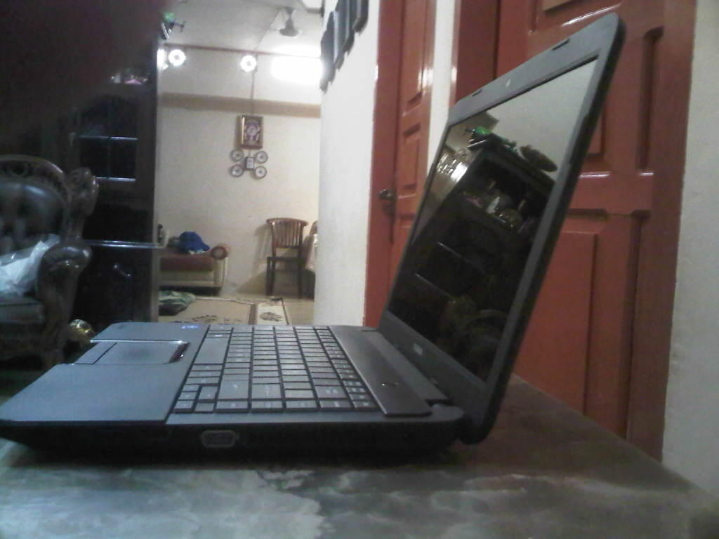 LAPTOP SLIM FULLSET TOSHIBA SATELITE C800 RAM 2GB HDD 500GB LIKE NEW PALEMBANG