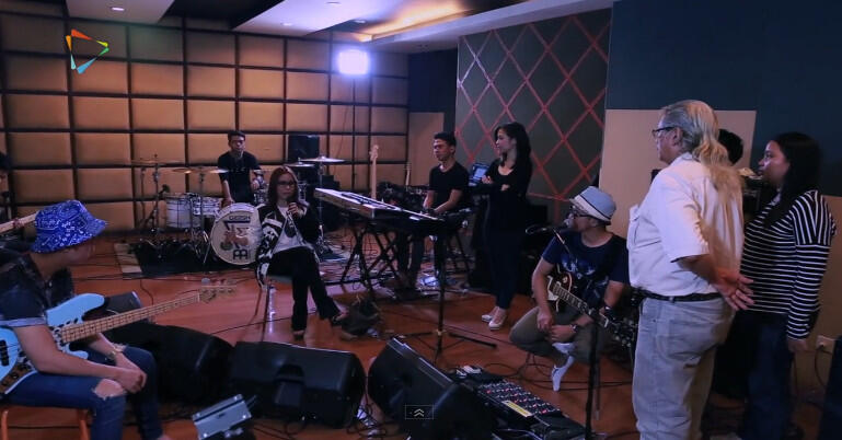 &#91;HOT!&#93; GEISHA disamperin orang ngga dikenal pas latihan!