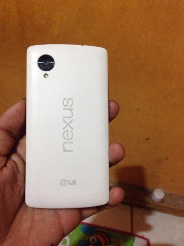 LG nexus 5 white garansi panjang sampe Juli 2015