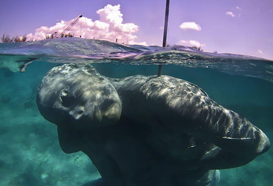Ocean Atlas, patung raksasa dalam air terbesar di dunia yang ‘menyangga samudera’