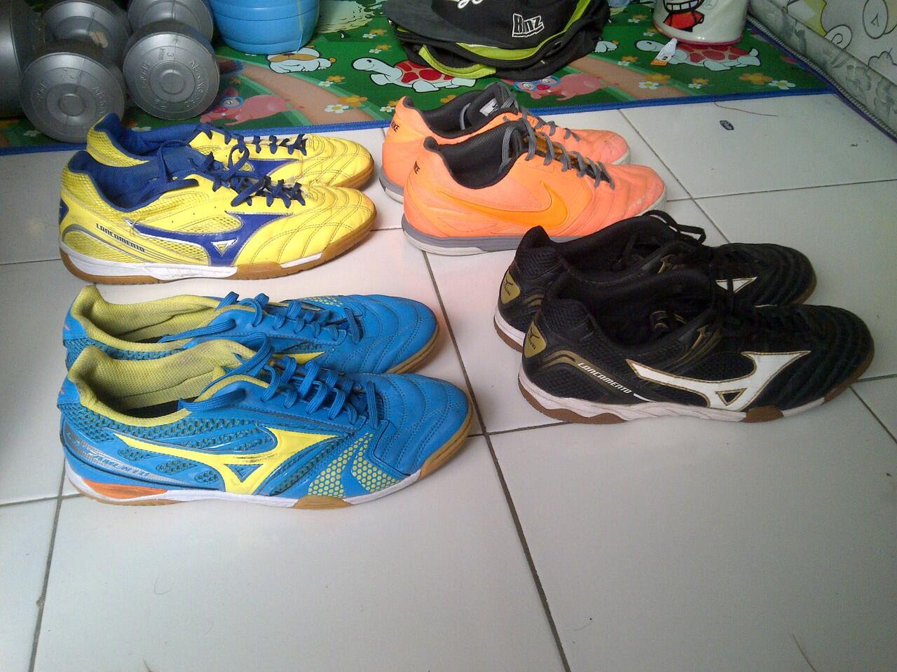Jual Sepatu futsal Mizuno dan Nike Lunar Gato koleksi pribadi