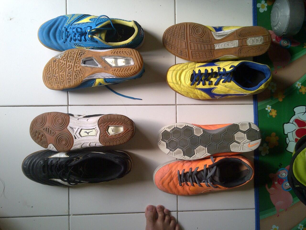 Jual Sepatu futsal Mizuno dan Nike Lunar Gato koleksi pribadi