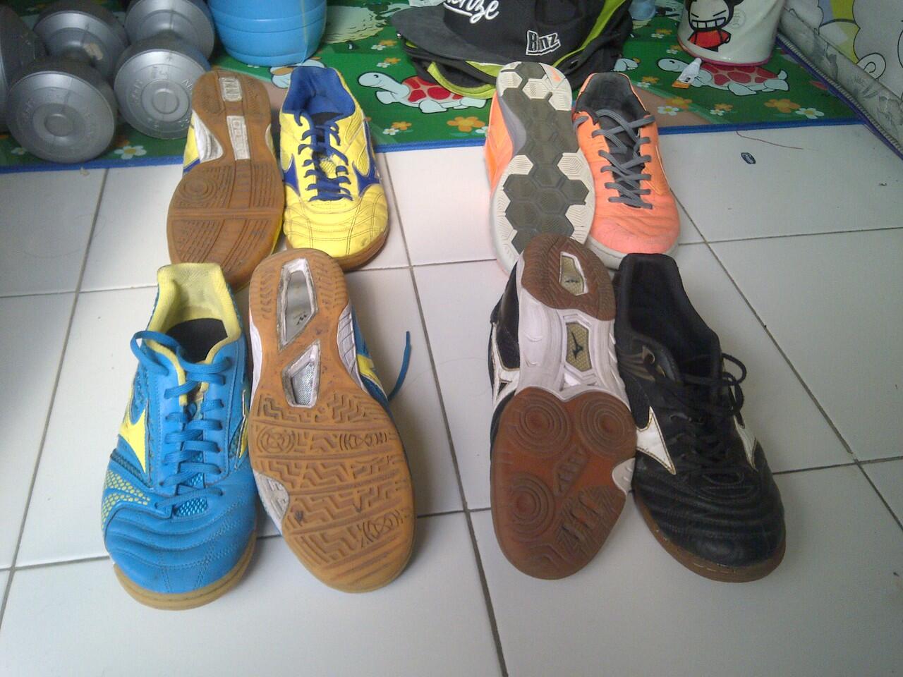 Jual Sepatu futsal Mizuno dan Nike Lunar Gato koleksi pribadi