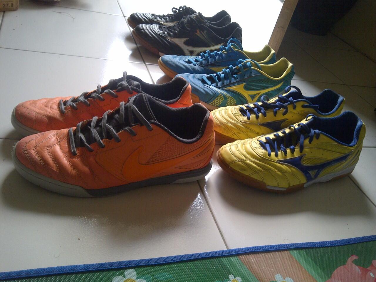 Jual Sepatu futsal Mizuno dan Nike Lunar Gato koleksi pribadi