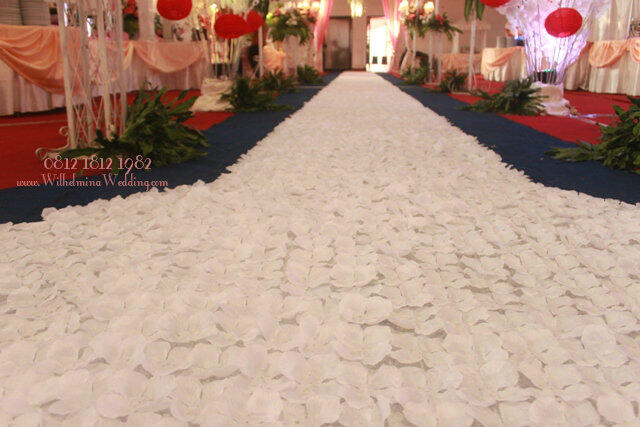 Karpet Mawar Rose Petal Putih Untuk Wedding