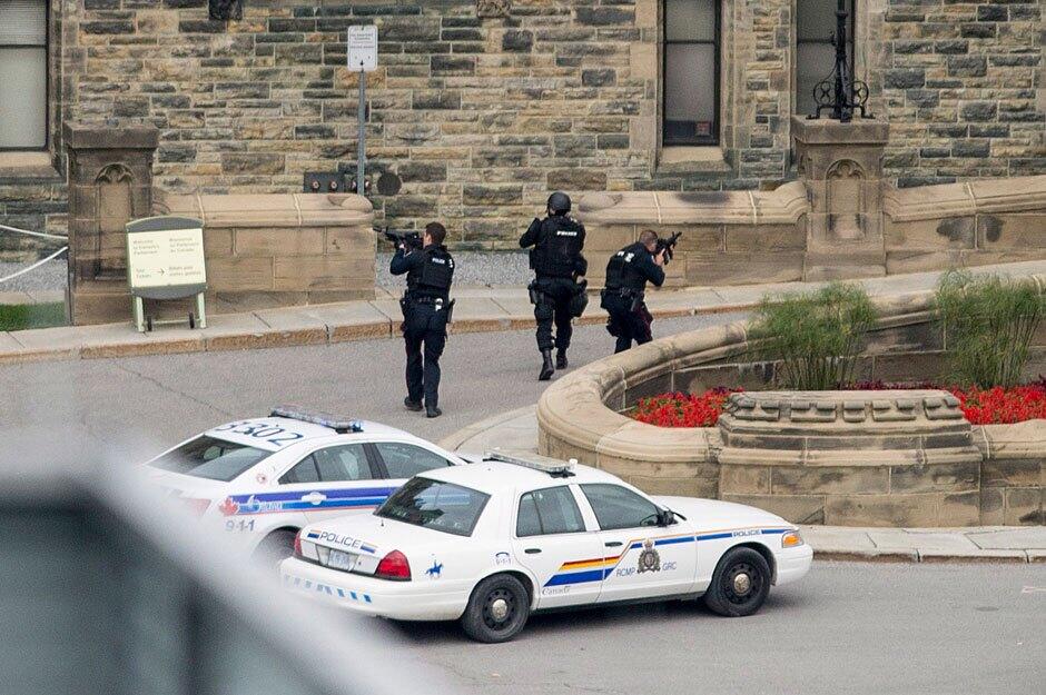 astaga….canada terjadi penembakan dalam gedung parlemen…siapa yah pelakunya