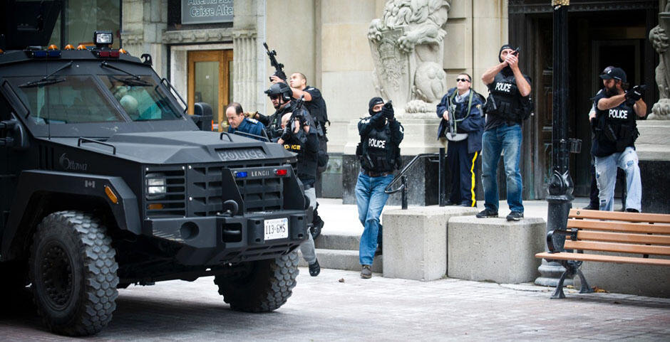 astaga….canada terjadi penembakan dalam gedung parlemen…siapa yah pelakunya