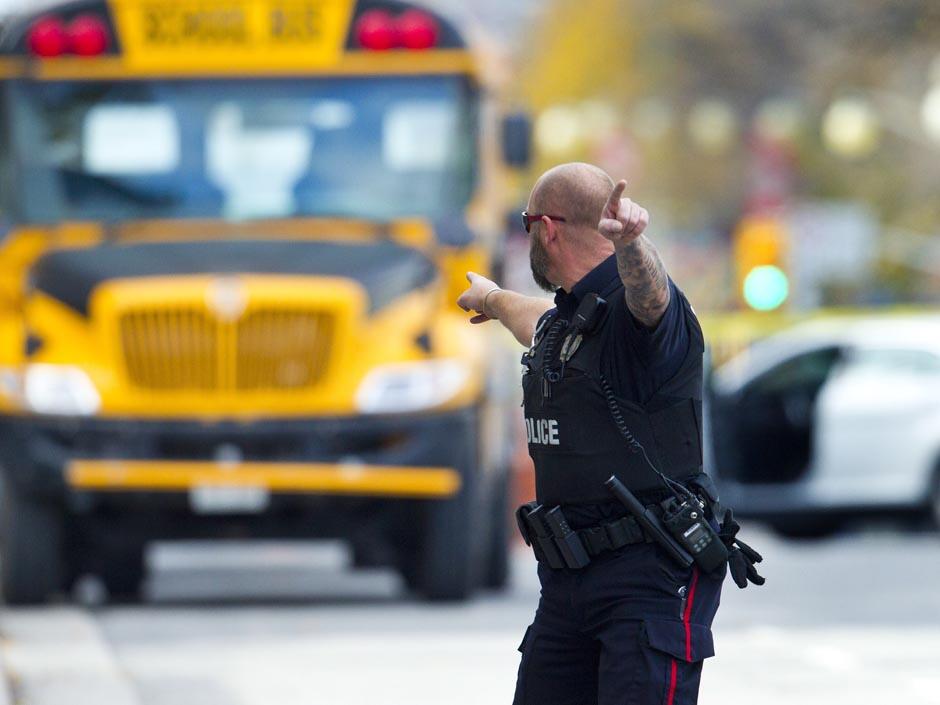 astaga….canada terjadi penembakan dalam gedung parlemen…siapa yah pelakunya