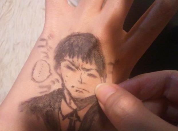 &#91;Buat Fans Anime&#93; Gambar anime 2D ditangan agan, kemudian tarik pipinya