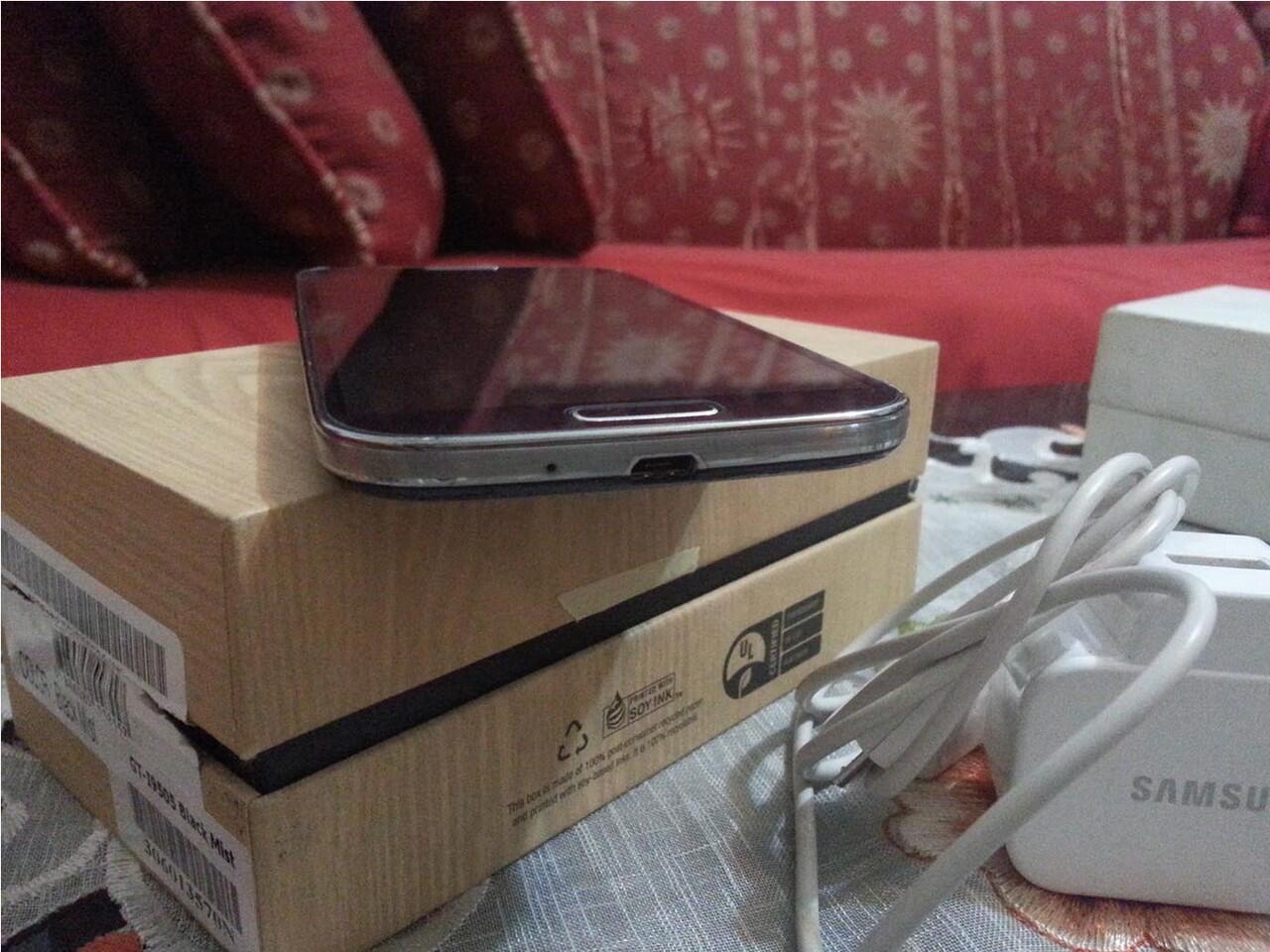 Galaxy S4 GT-i9505 Murmer ! fullset minus Headset ! Siapa Cepat Dia Dapat ! SURABAYA