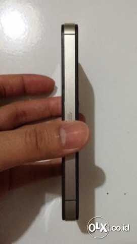Iphone 4S 16Gb Black Fu Garansi Resmi Ses/Tam/Erajaya