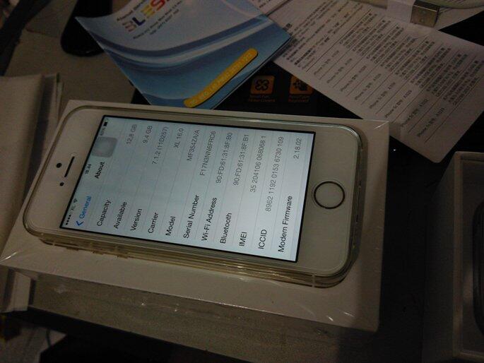 >>>>> iPhone 5S Gold 16GB FU BARU 2 bln 99% Mulus Garansi INDO (MALANG) <<<<<