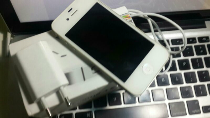Jual 2nd iPhone 4s 64GB 2JT-an (white/putih)