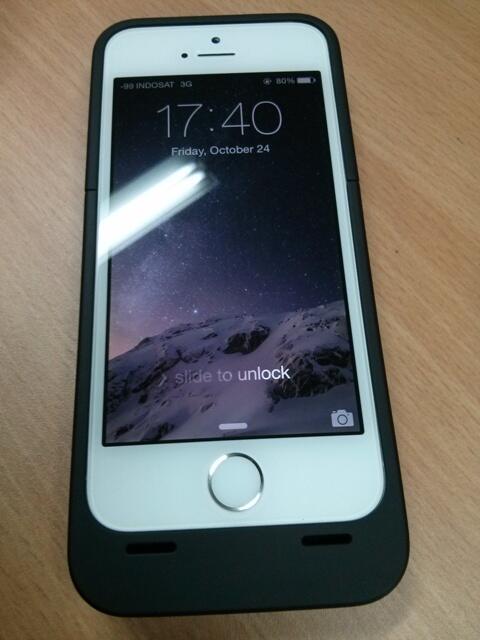 Jual Iphone 5s 16GB white second + lenmar battery pack casing