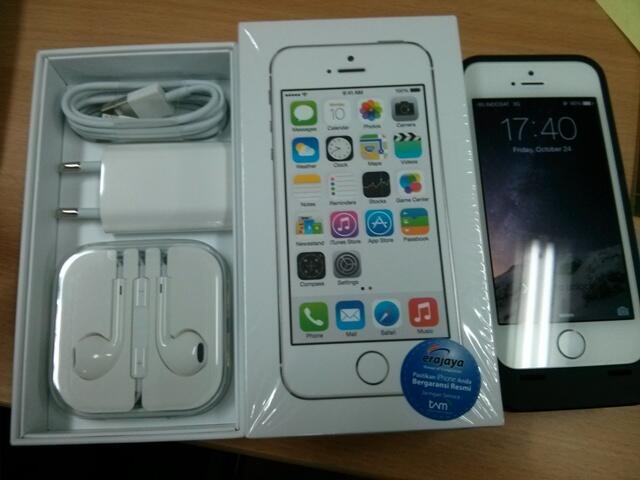 Jual Iphone 5s 16GB white second + lenmar battery pack casing