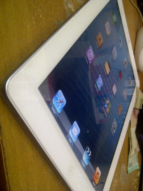 dijual second ipad 2 16gb wifi only murah saja (ropikin)