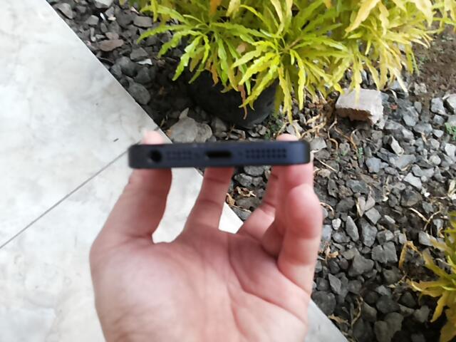 JUAL Iphone 5 16 GB Black