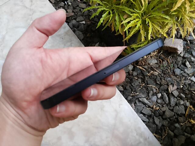 JUAL Iphone 5 16 GB Black