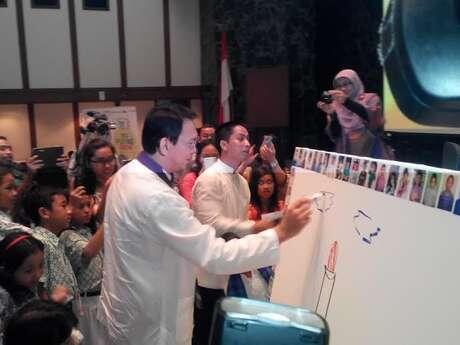 -MASUK- Ahok 'Dikerjai' Anak SD