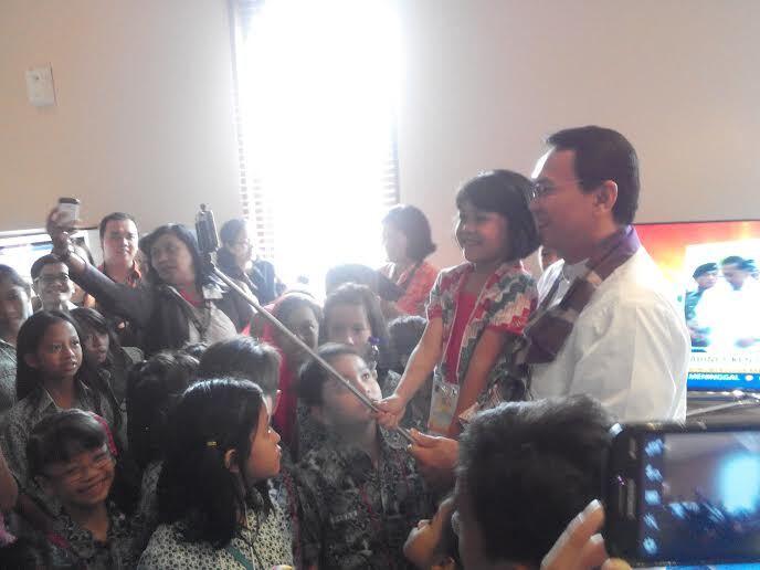 -MASUK- Ahok 'Dikerjai' Anak SD