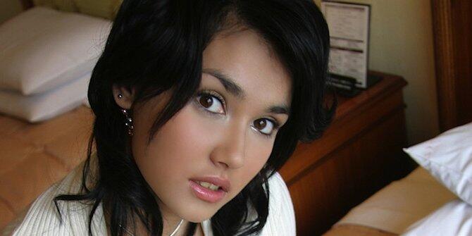 Ada apa Indonesia sering disinggahi bintang porno?