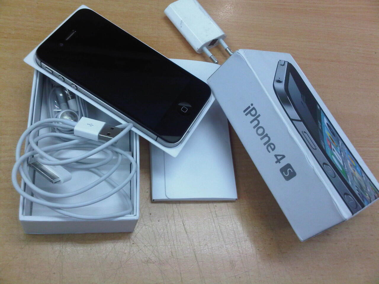 IPHONE 4S 16GB fullset lampu layar mati bekas terjatuh (