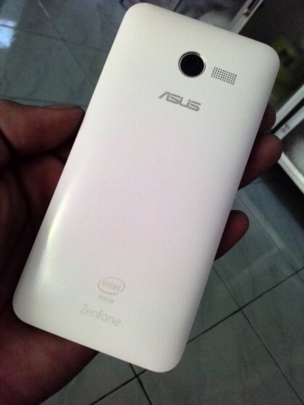 Asus Zenfone 4 komplit murah