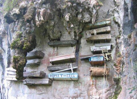 Kuburan gantung ala Toraja di Sagada, Filipina