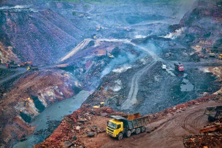 JHARIA – DESA DI TENGAH BATUBARA YANG MEMBARA (+PICT)
