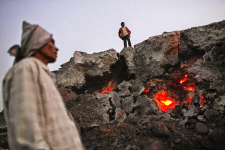 JHARIA – DESA DI TENGAH BATUBARA YANG MEMBARA (+PICT)