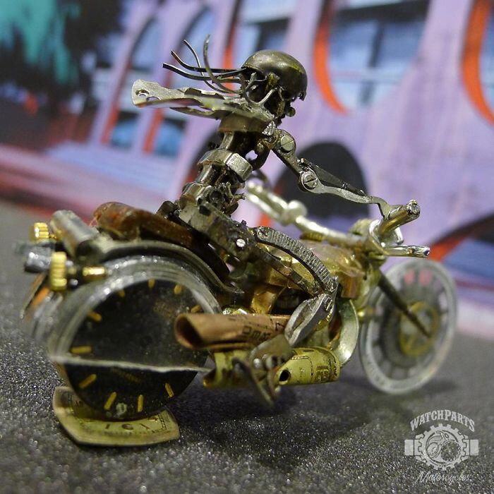 &#91;Watch parts motorcycle&#93; dari jam tangan tua disulap menjadi motor dan ridernya