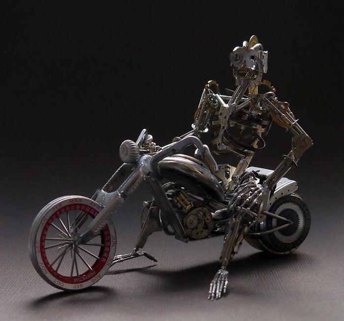 &#91;Watch parts motorcycle&#93; dari jam tangan tua disulap menjadi motor dan ridernya