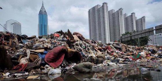 13 Foto Ini 'Jakarta' Banget! Kamu Gak Akan Percaya Apa yang Kamu Liat! 