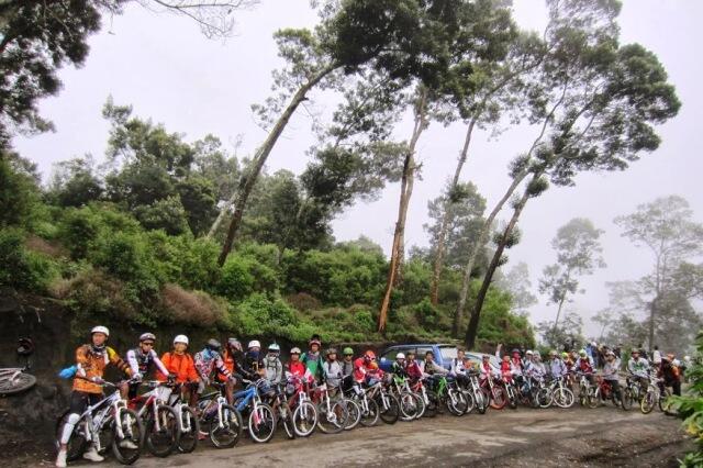 &#91;catper&#93; Bikepacker ke atas awan - puncak B29 Lumajang