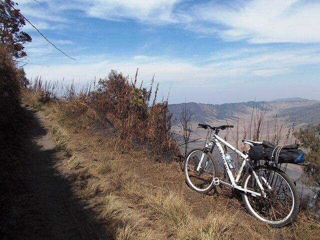 &#91;catper&#93; Bikepacker ke atas awan - puncak B29 Lumajang