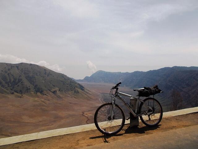 &#91;catper&#93; Bikepacker ke atas awan - puncak B29 Lumajang