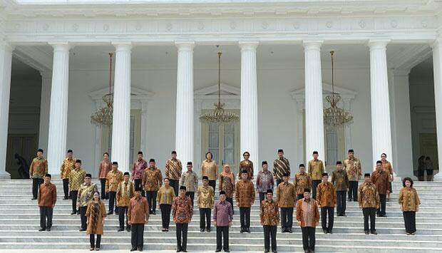 Foto Misterius Di Belakang Foto Kabinet Kerja JOKOWI-JK