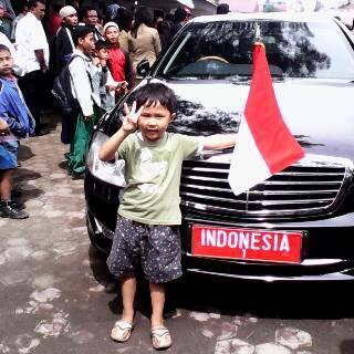 Pengungsi Sinabung di Gereja Menangis HISTERIS : &quot;Terima Kasih Pak Jokowi&quot; !!!!